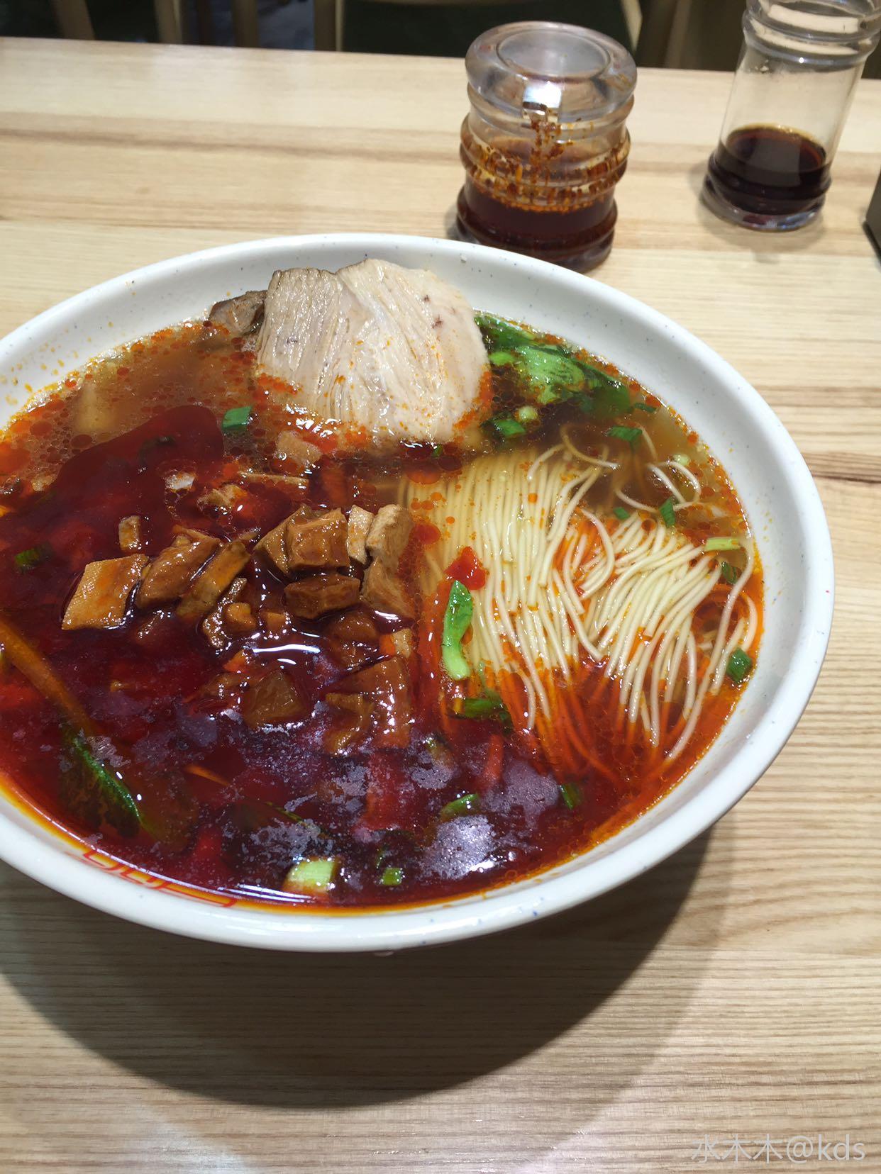 辣三丁闷肉面 蟹粉小笼