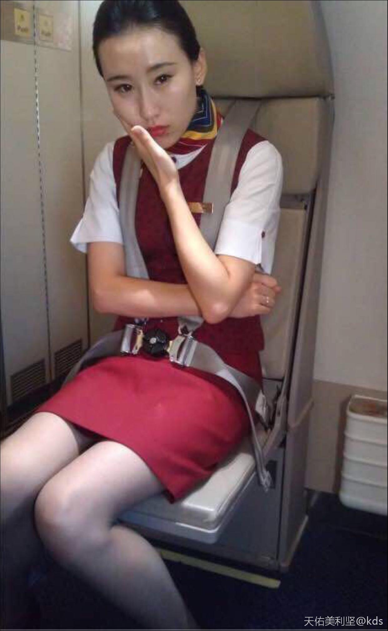 我的座位被人弄脏了,空姐临时安排我坐这