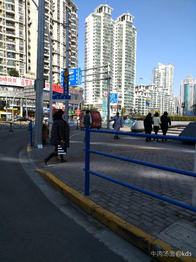 江宁路和尚在发小广告