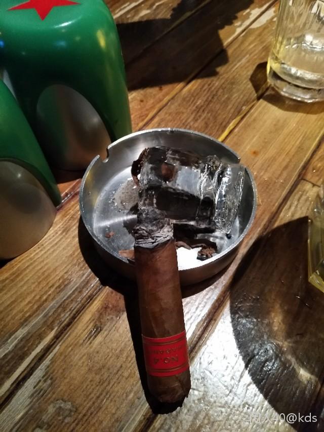 大家晒一晒自己现在抽的香烟(贵在真实)