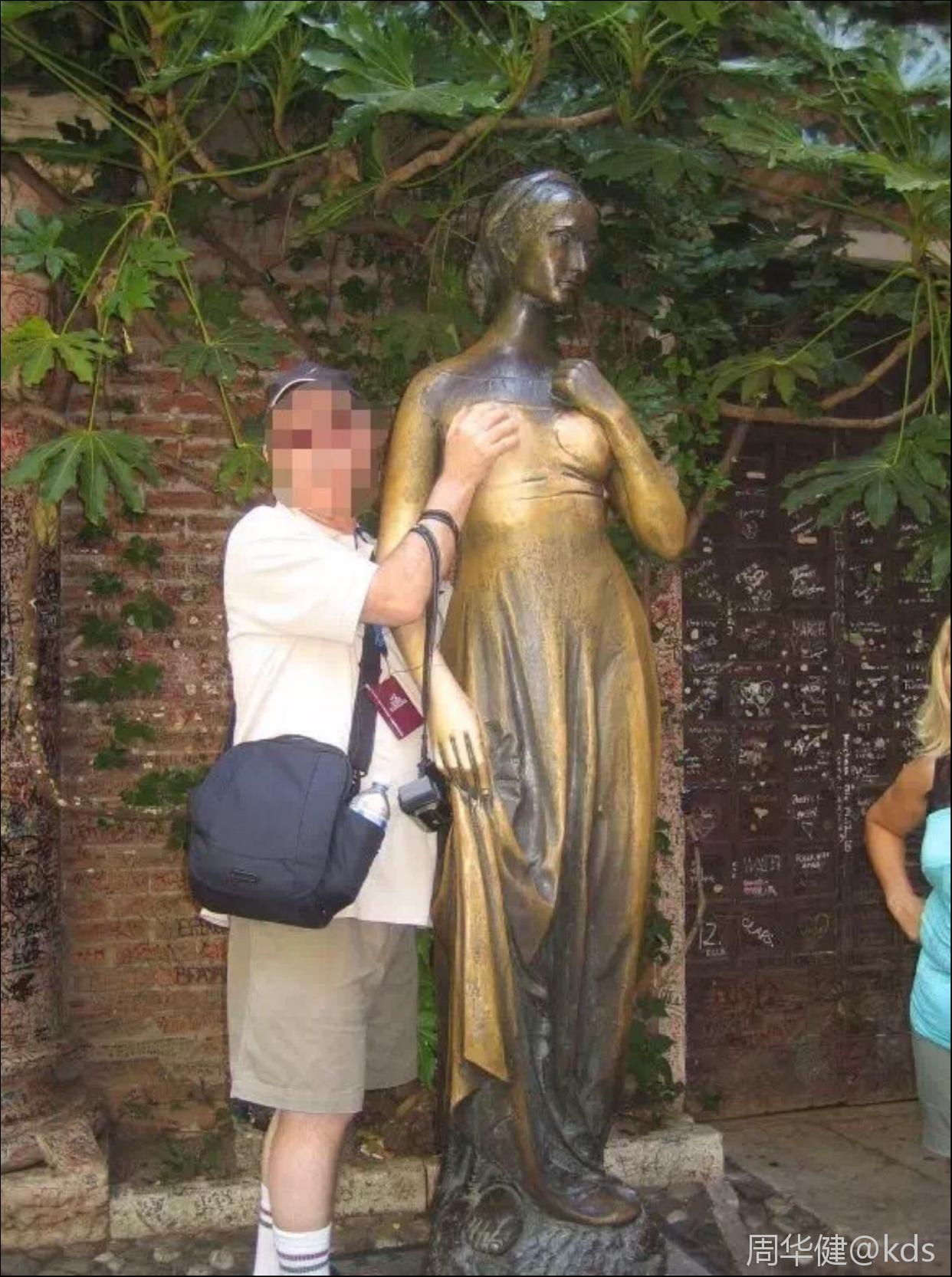 全世界的咸猪手,都在摸胸