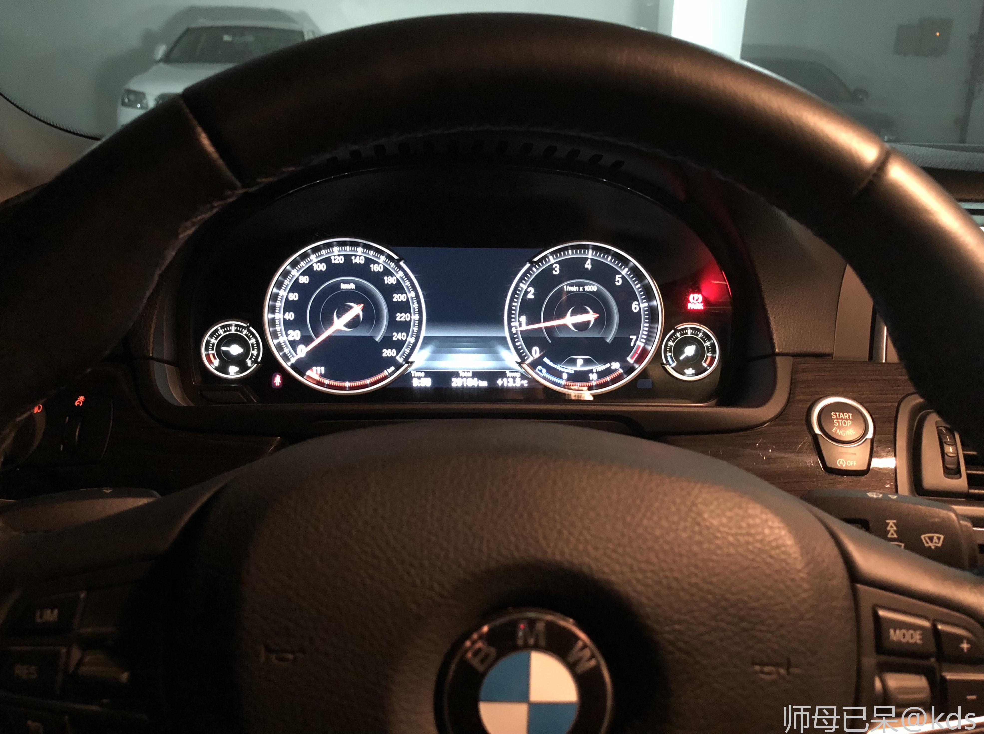 老铁,自己的车位,不存在,宝马电瓶耿耿的,3年3万公里