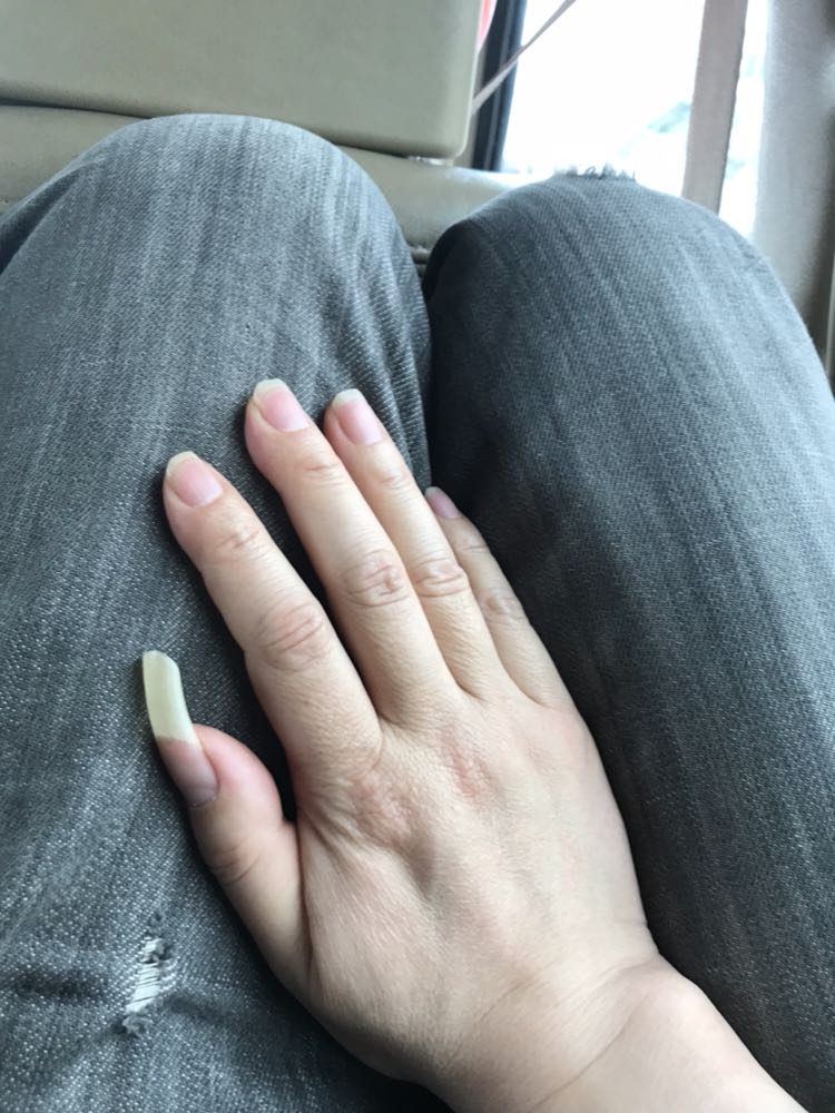 我的指甲算留的长哇!