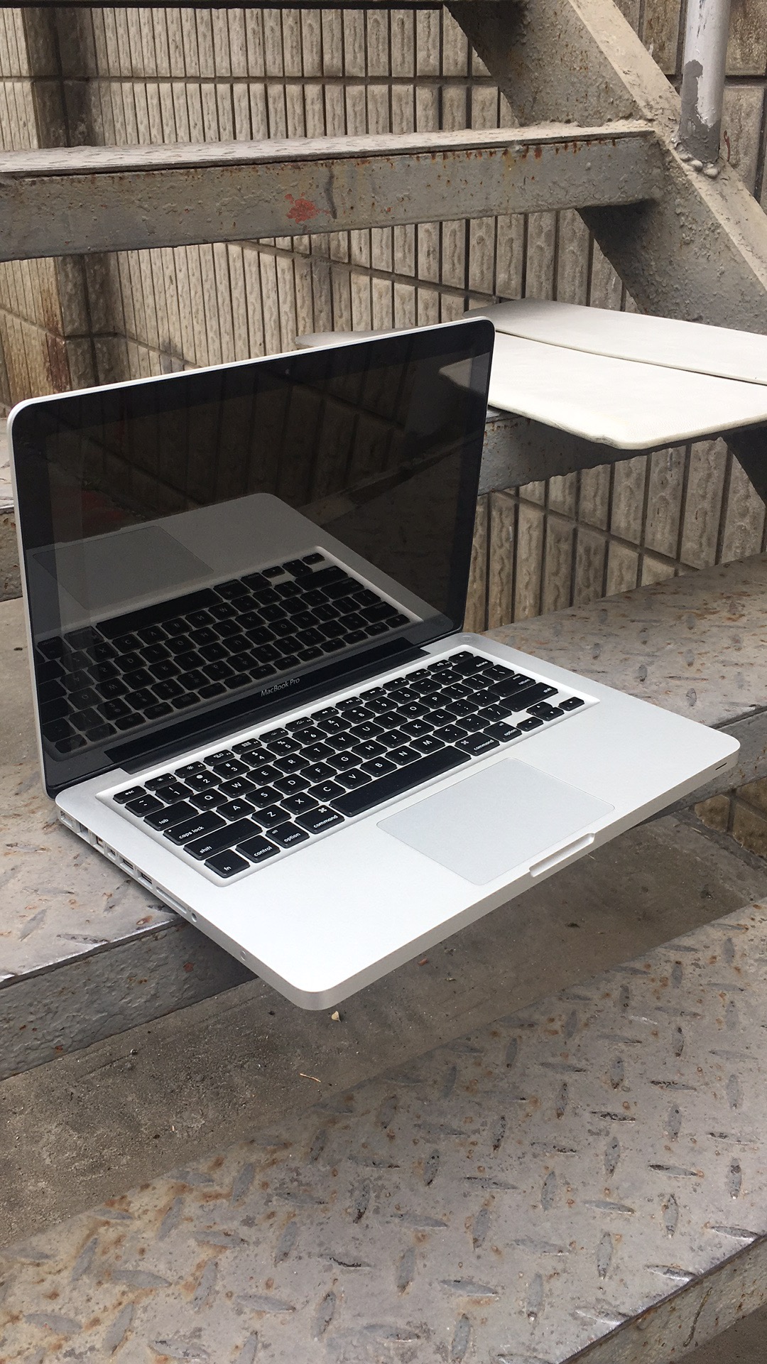 卖个12版的苹果macbook pro 13.3 i7高配