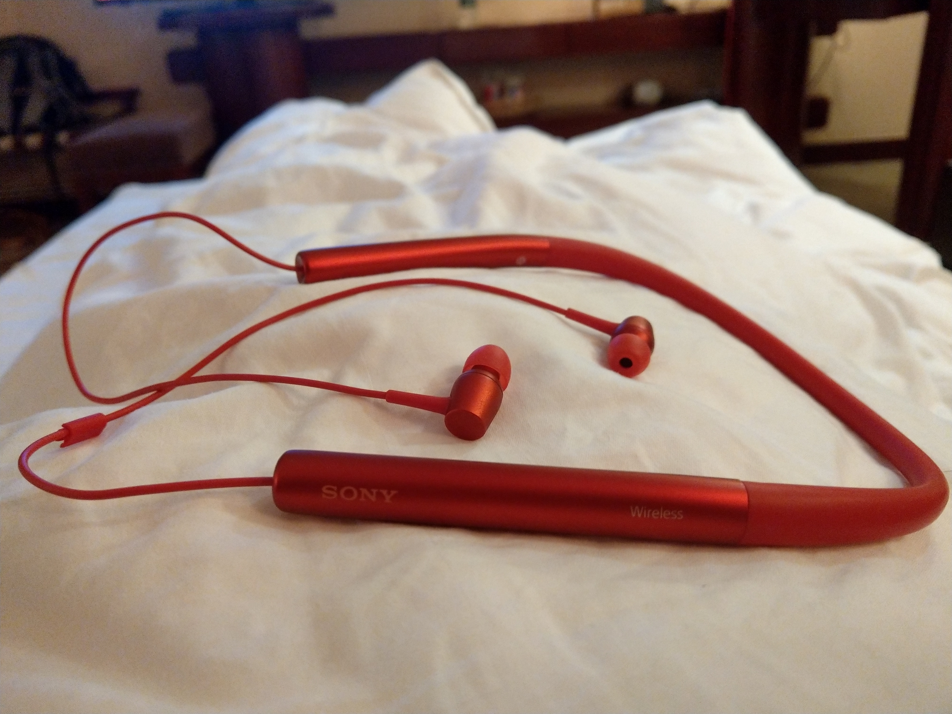 拿到公司一批全新国行耳机,试玩下!