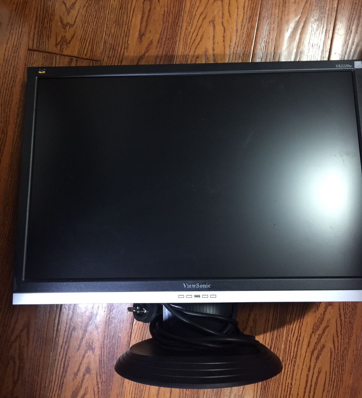 出个优派22寸16:10的显示器 实物图