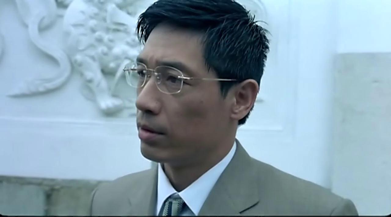 周小刚做生意的很有钱,他把一间好大的房子借给周小萌住