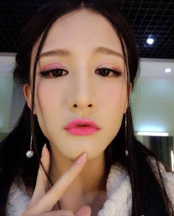 真是百思不得其解,为什么有人喜欢这种不男不女的伪娘?