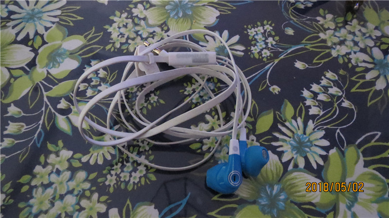 出些耳机 10元一副