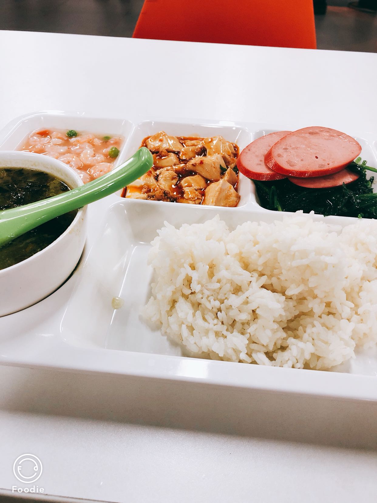 女土匪每天更新公司食堂工作餐