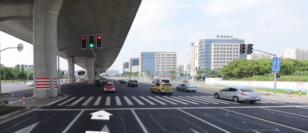 kds 宽带山 高科东路,申江路口红路灯是多了点有5个 左转(地面)灯