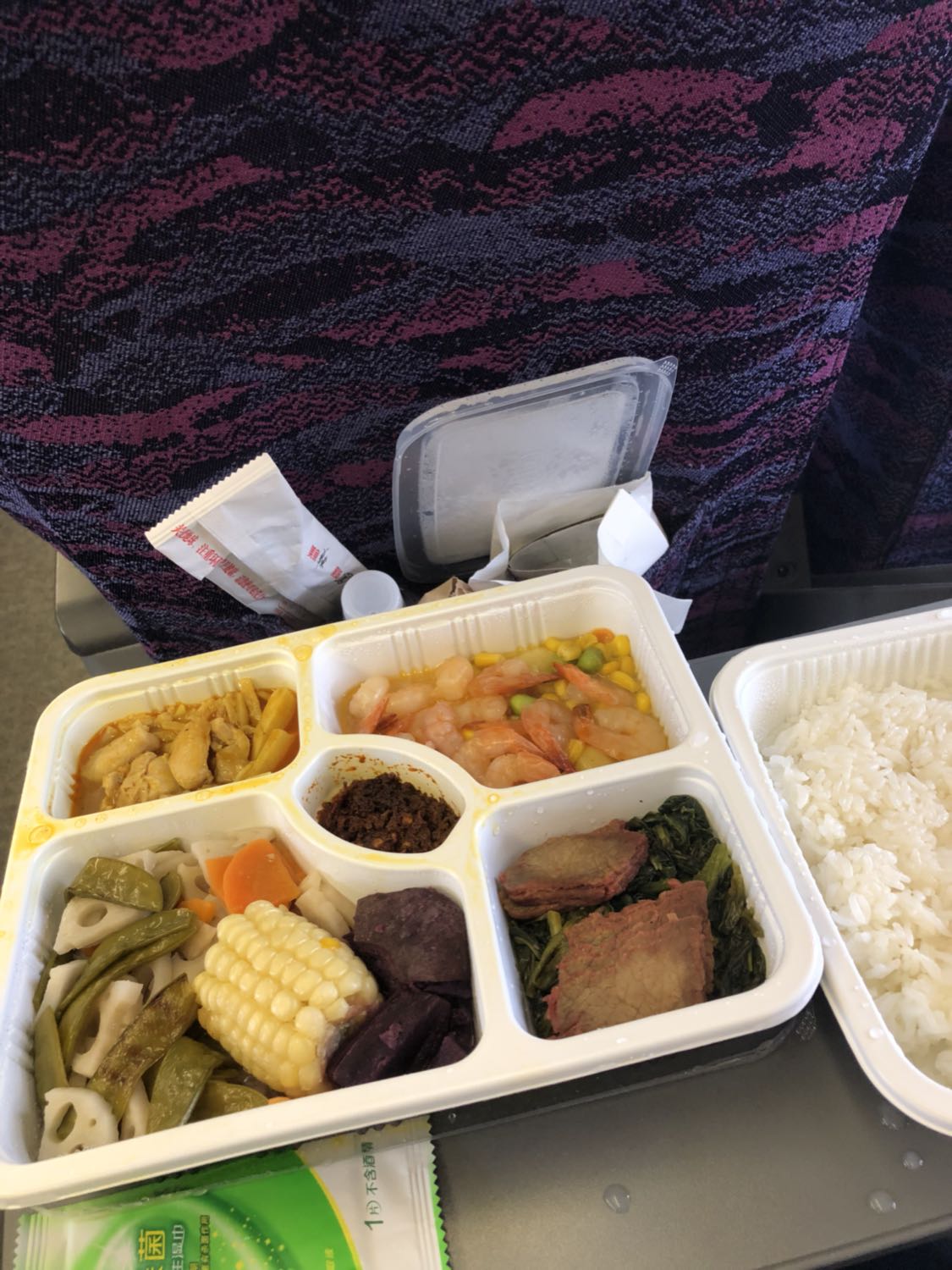 现在动车上的餐食,真的是很不错了