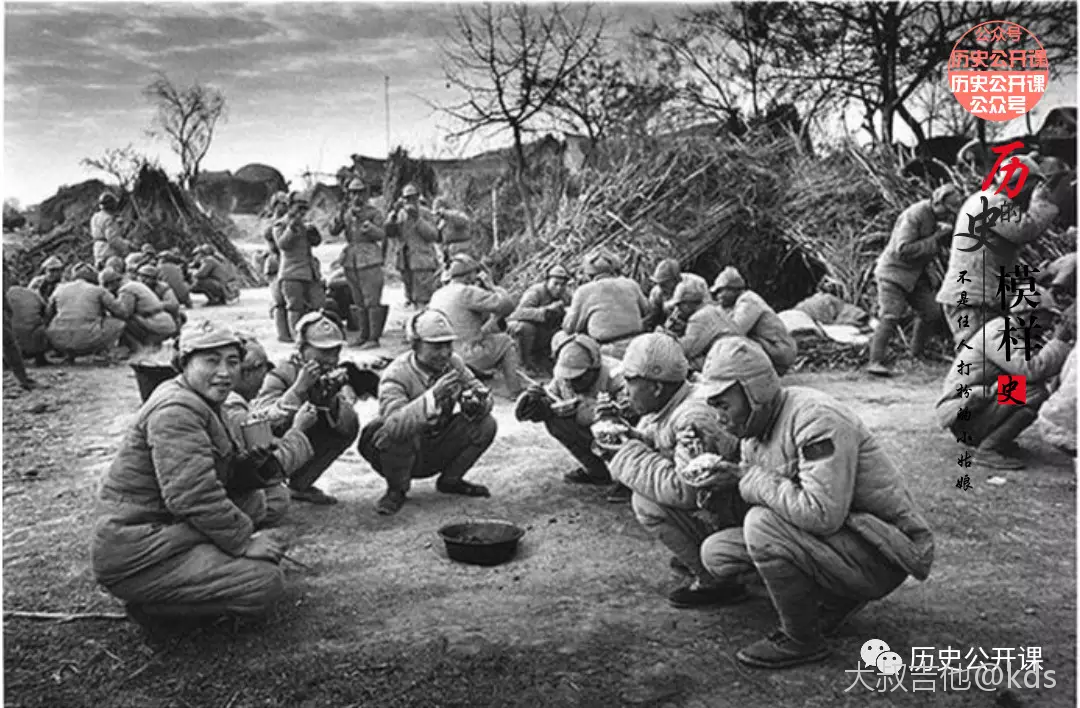 1949年,正在吃饭的国军前线士兵