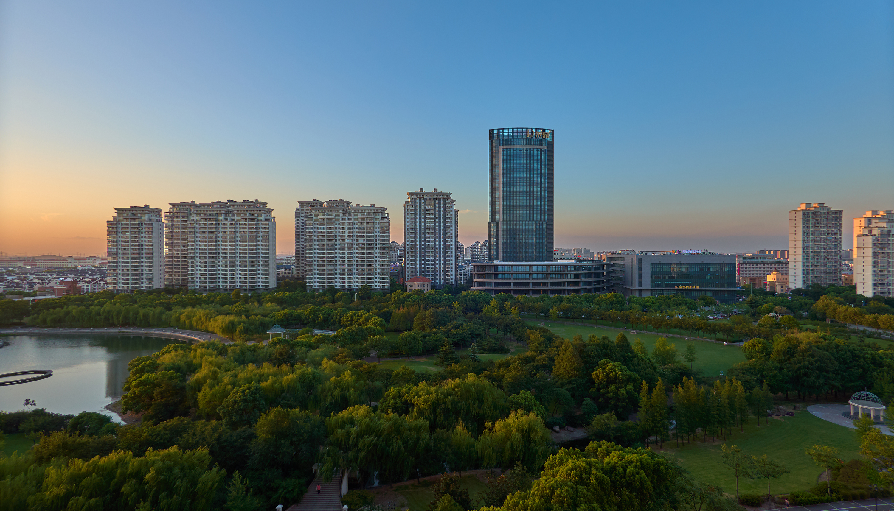 kds 宽带山 我的操作是租出去,到松江中央公园旁租一套电梯房.