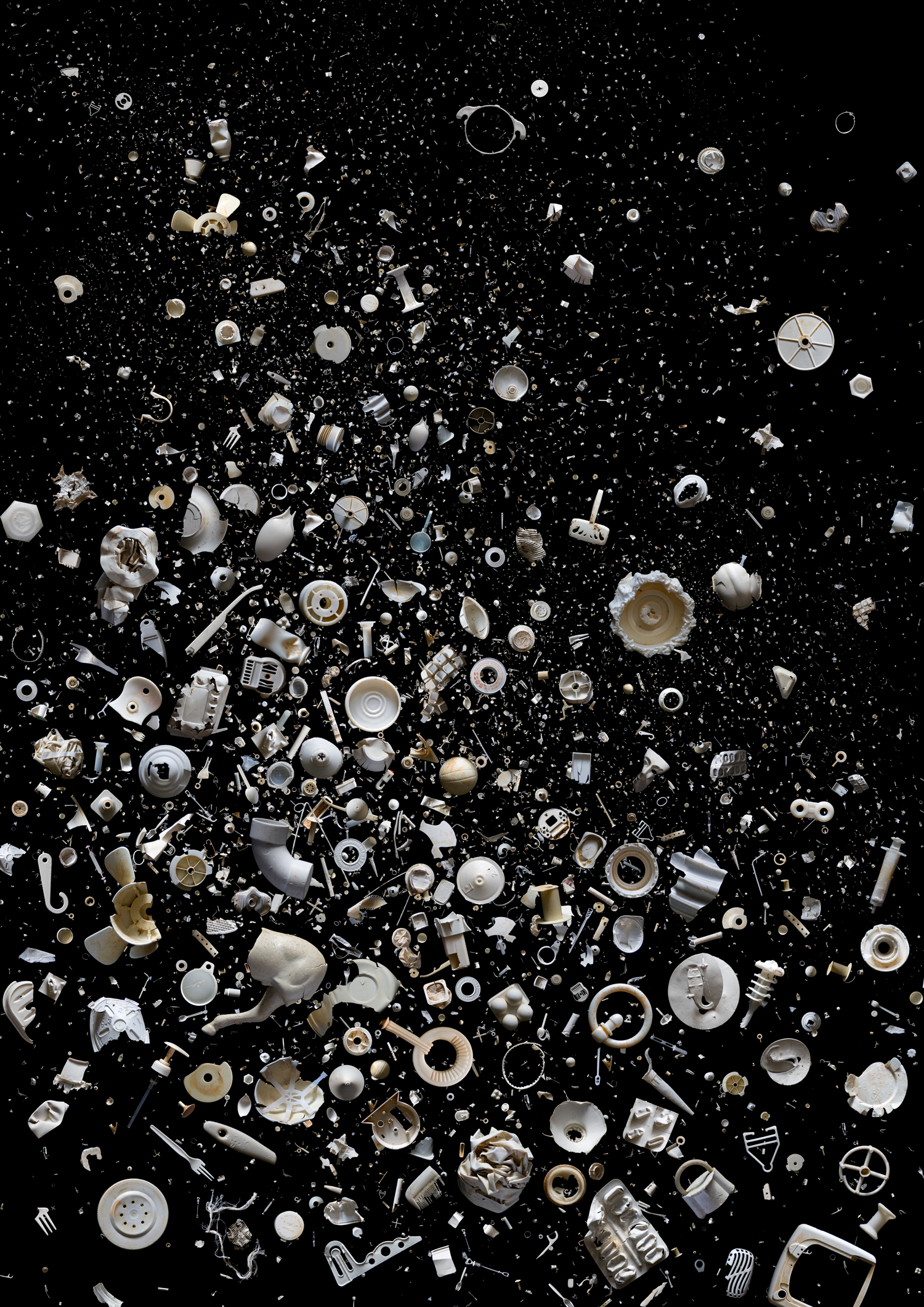 贴几张国外垃圾碎片组成的摄影作品.