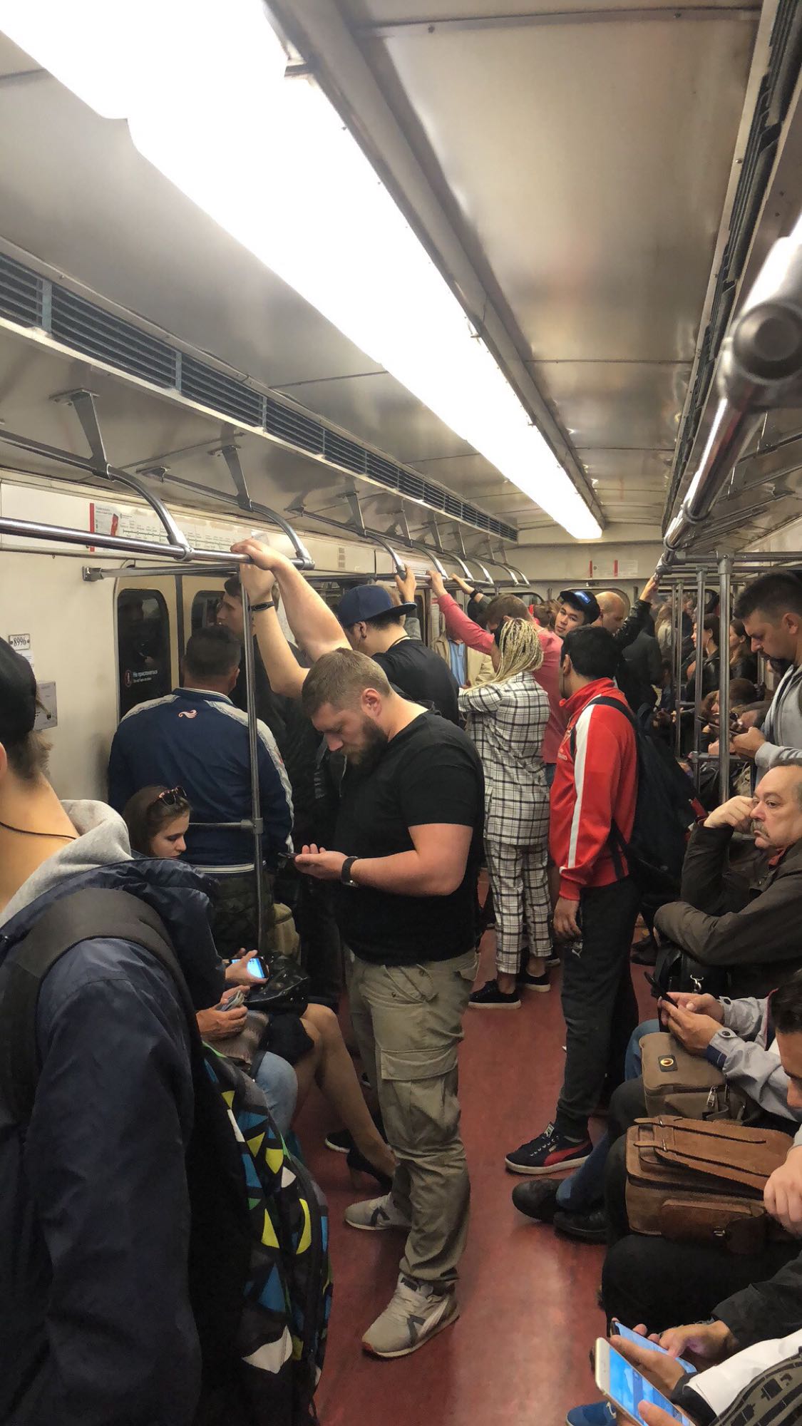 已到俄罗斯 全是足球流氓