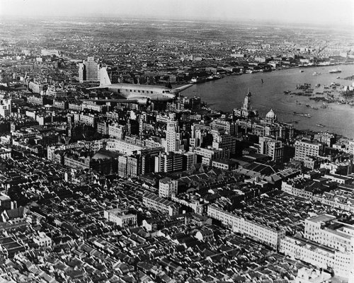 上世纪30年代黄金10年,在亚洲上海无论在繁华程度,知名度,金融地位