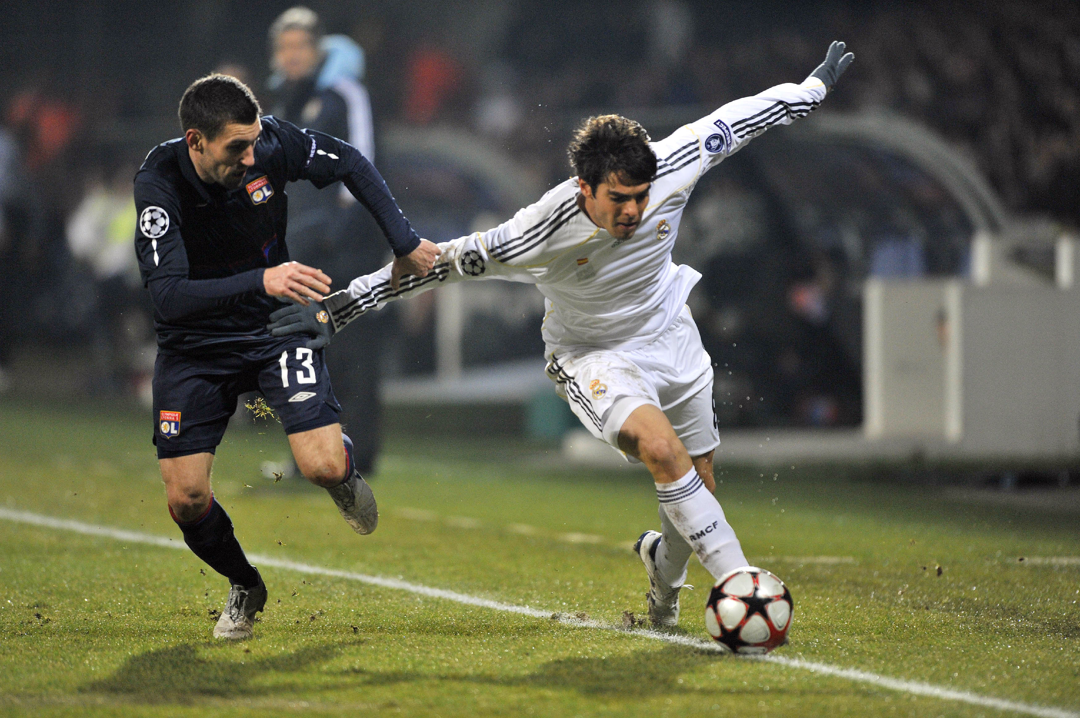 大罗之后,唯一能和c罗身体,技术抗衡的 球员