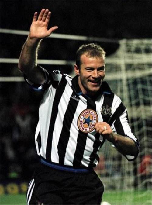 历史上牛鼻的前锋太多了,让我想想:大罗,阿德里亚诺,亨利,舍甫琴科