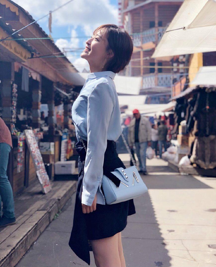 世界杯休赛日 央视主播杨茗茗闲逛俄罗斯