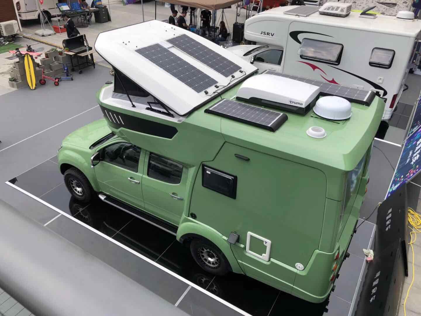 四驱越野升顶房车,太容易被围观了