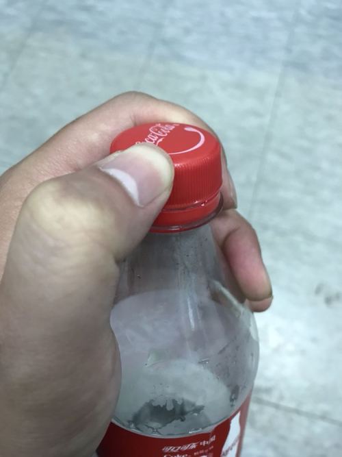 单手拧瓶盖很难吗