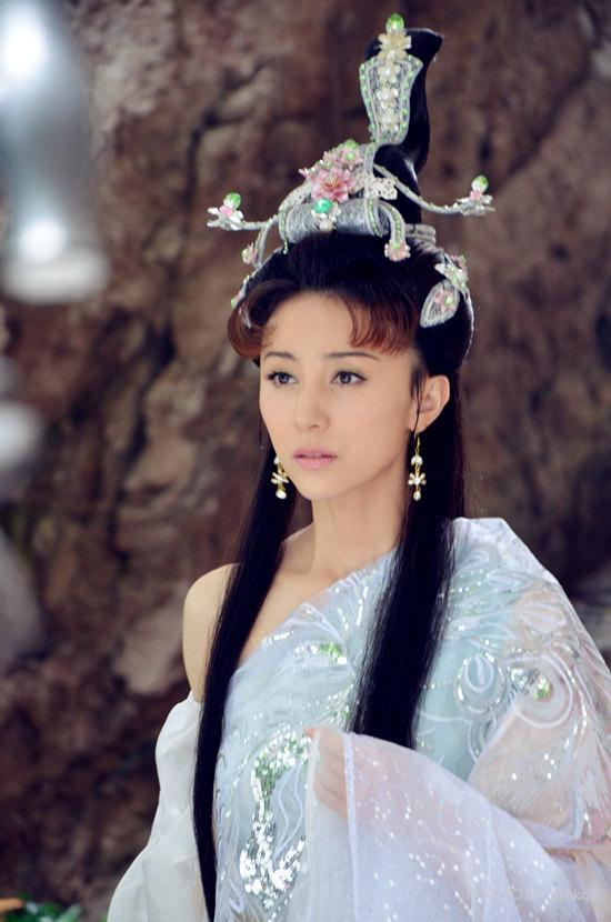 三仙岛的云霄碧霄琼霄仙子为啥要和西岐大军作对啊?