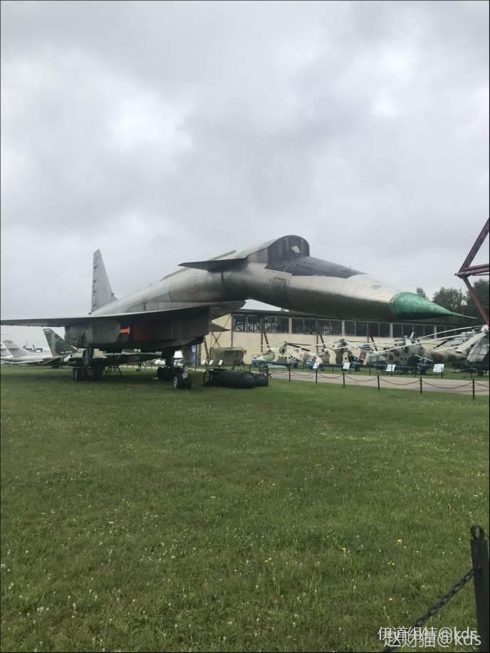 嗲,前苏联版本的女神轰炸机t4.就像图160和b1.