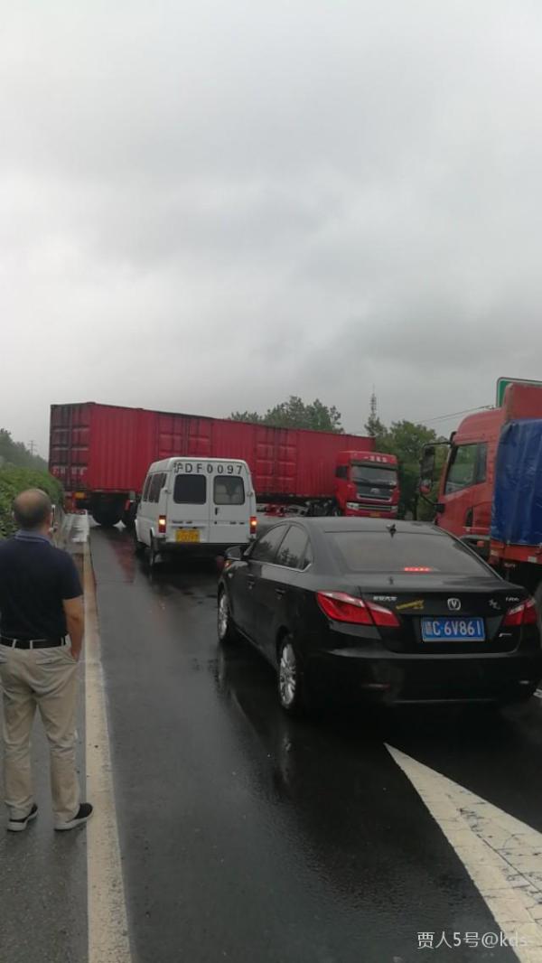 这下好了,估计可以不用去上班抗台风了。