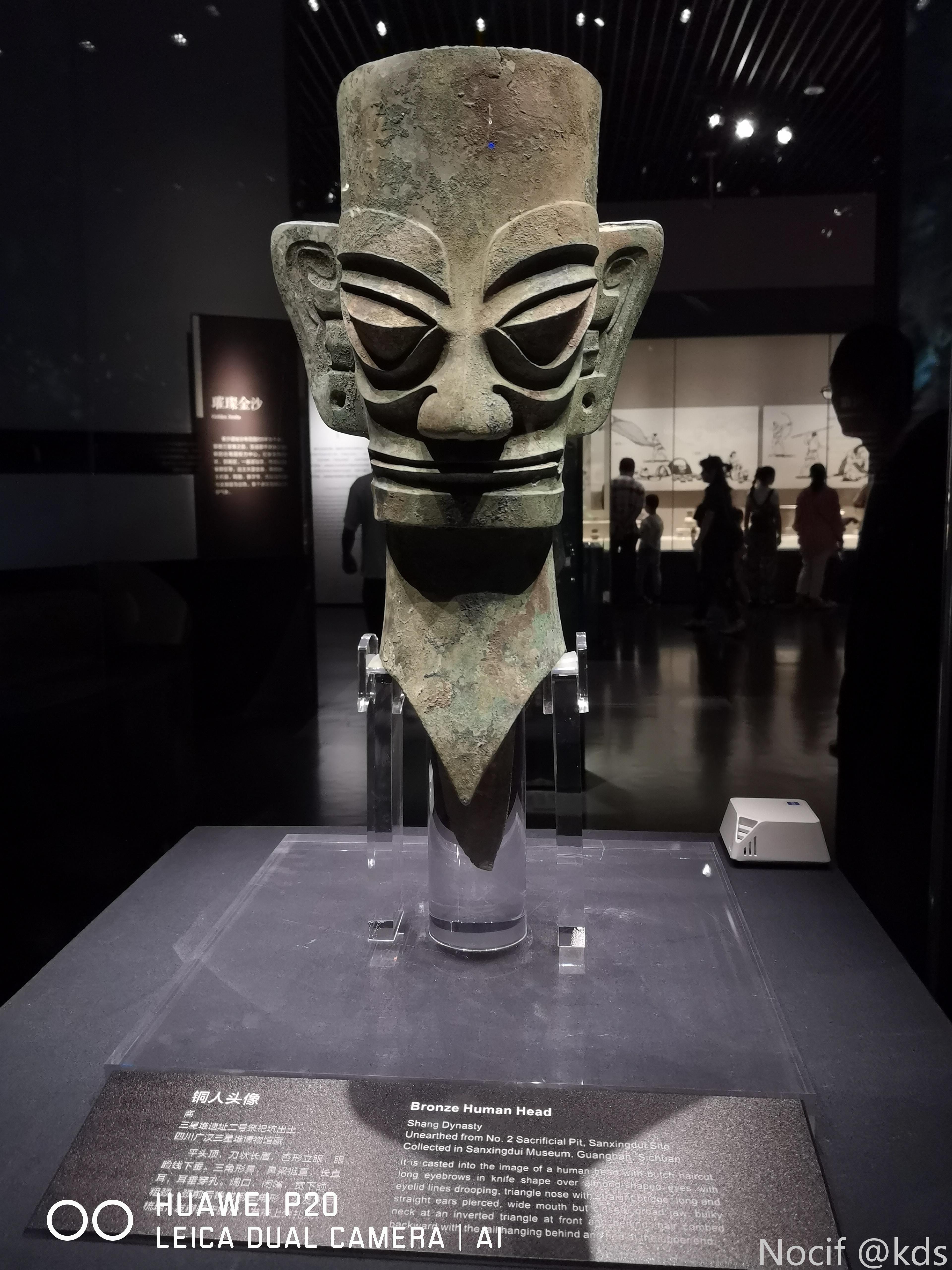 复活节岛上的石像和我们三星堆出土的铜像是不是有共同特征,大耳,大眼