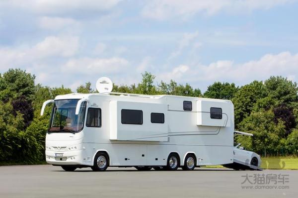 来欣赏下30万欧的奔驰四驱a型房车 内部奢华