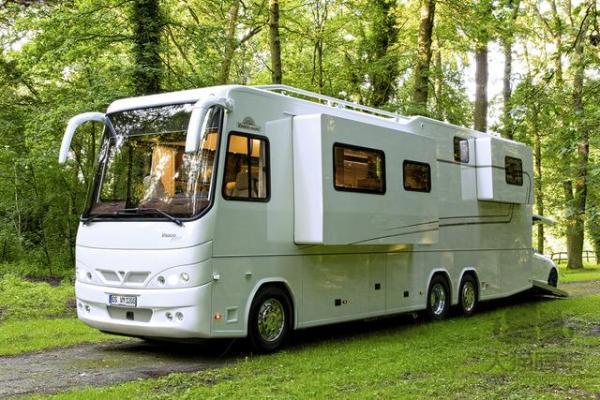 来欣赏下30万欧的奔驰四驱a型房车 内部奢华