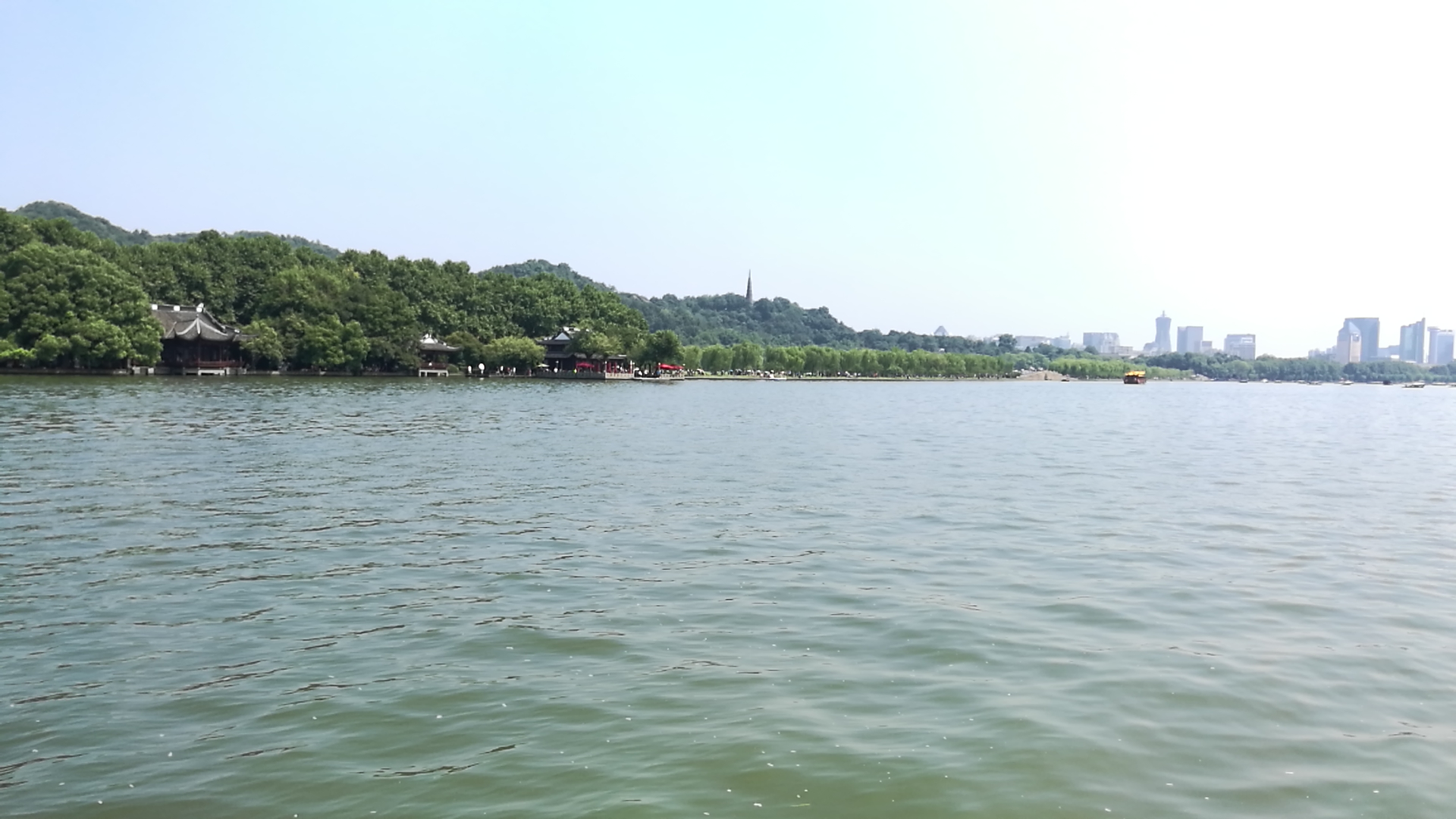 沿途:白堤,浙江省博物館,中山公園(光華復旦牌坊),湖心亭/阮公墩