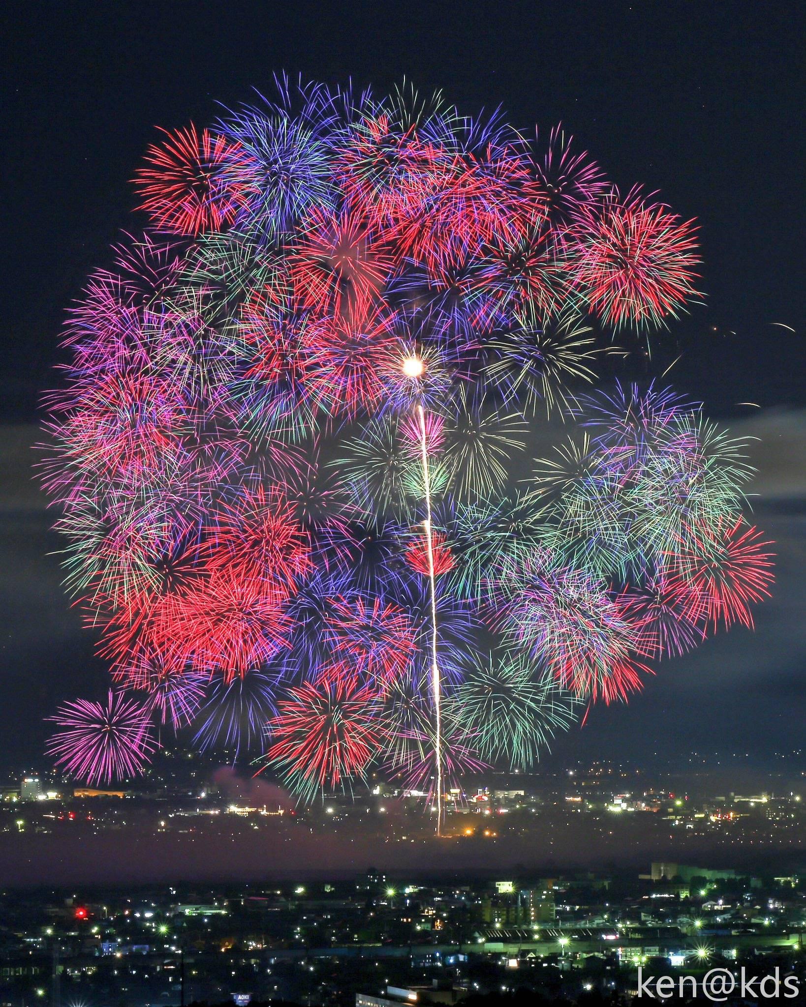 日本长冈花火大会