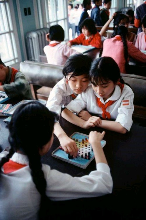 少年宫里下跳棋的mm