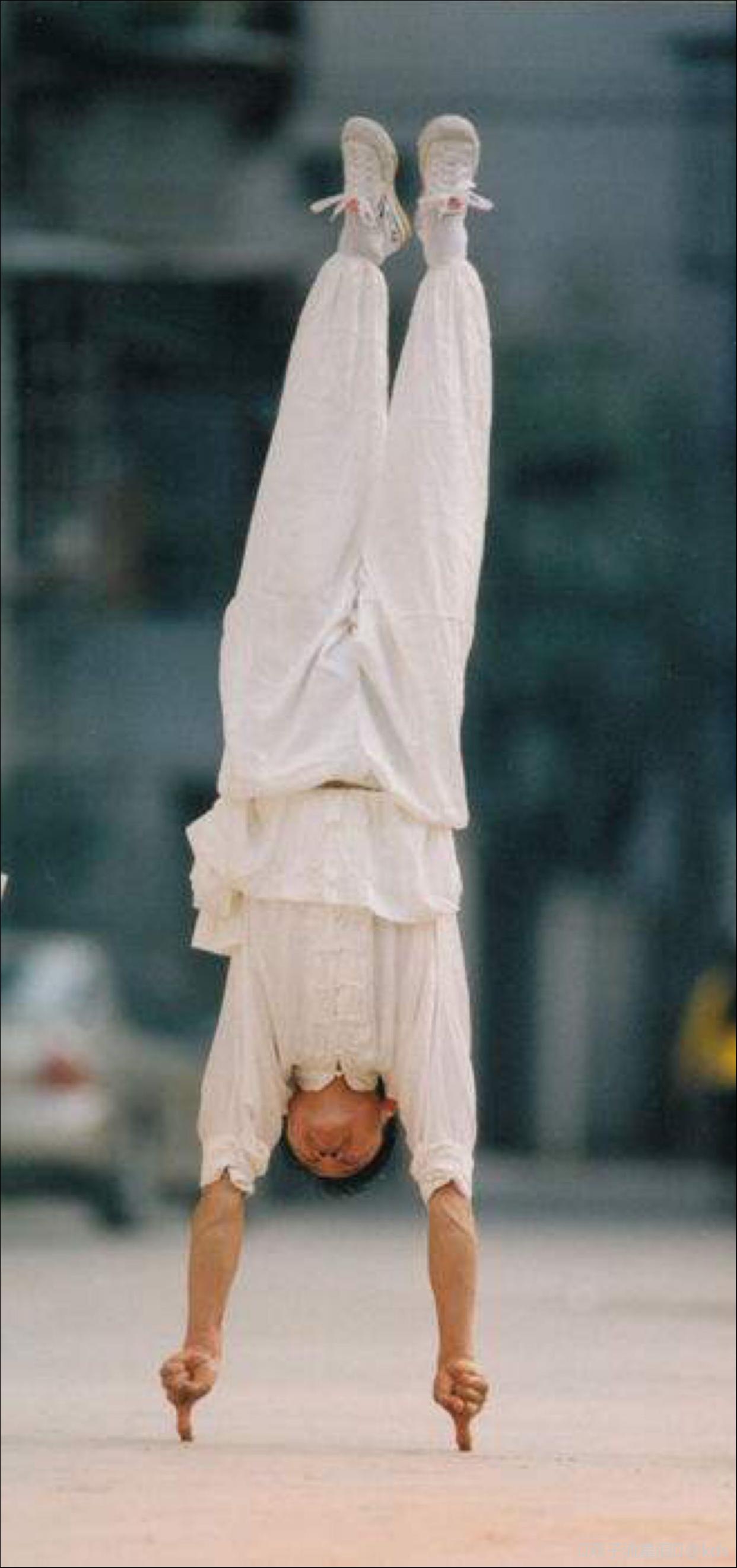 大家还记得海灯法师吗?一指禅大师!