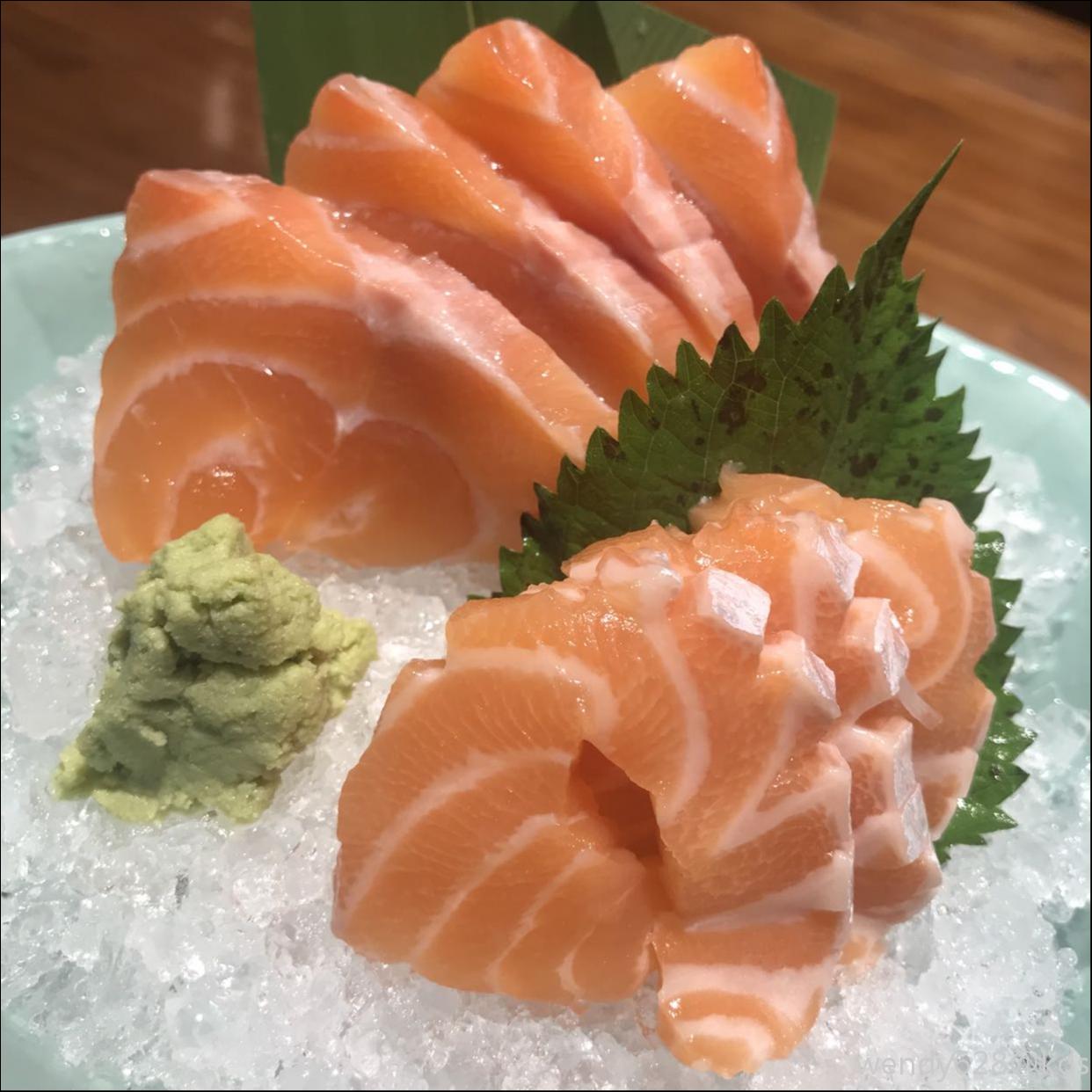 三文鱼生吃真好吃,,,人间美味啊!