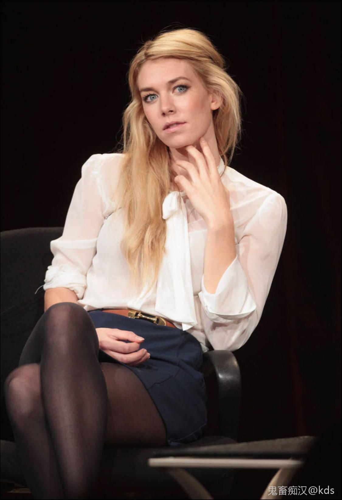 白寡妇pk黑寡妇谁嗲