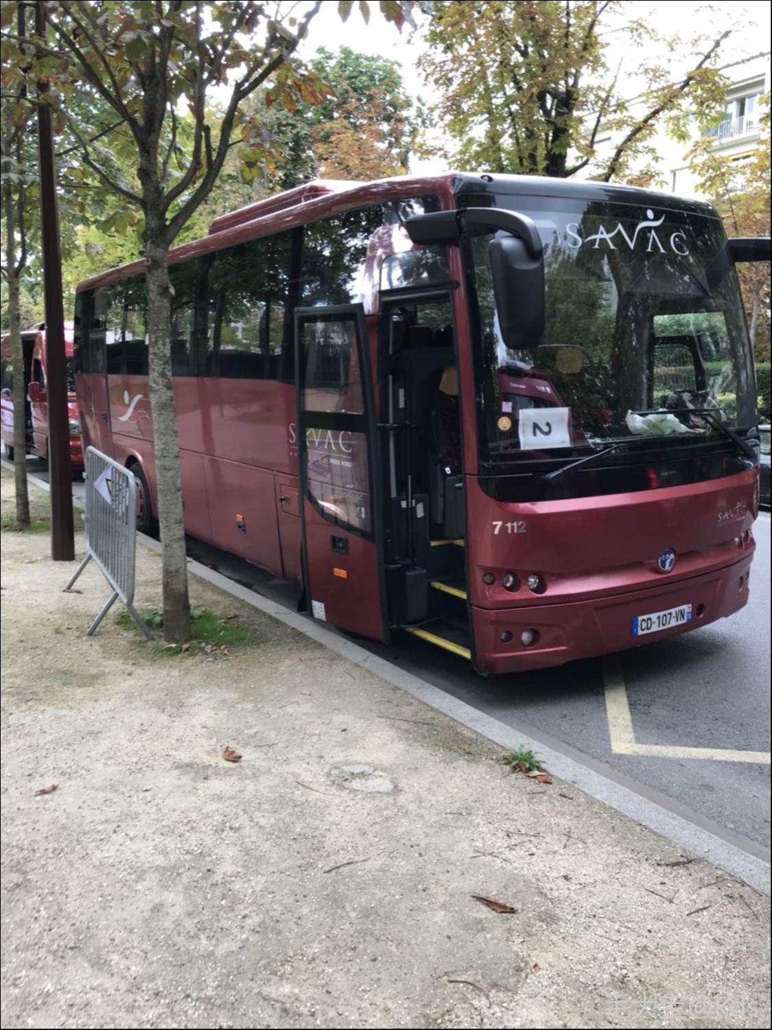 这个是校车,3800欧一年.