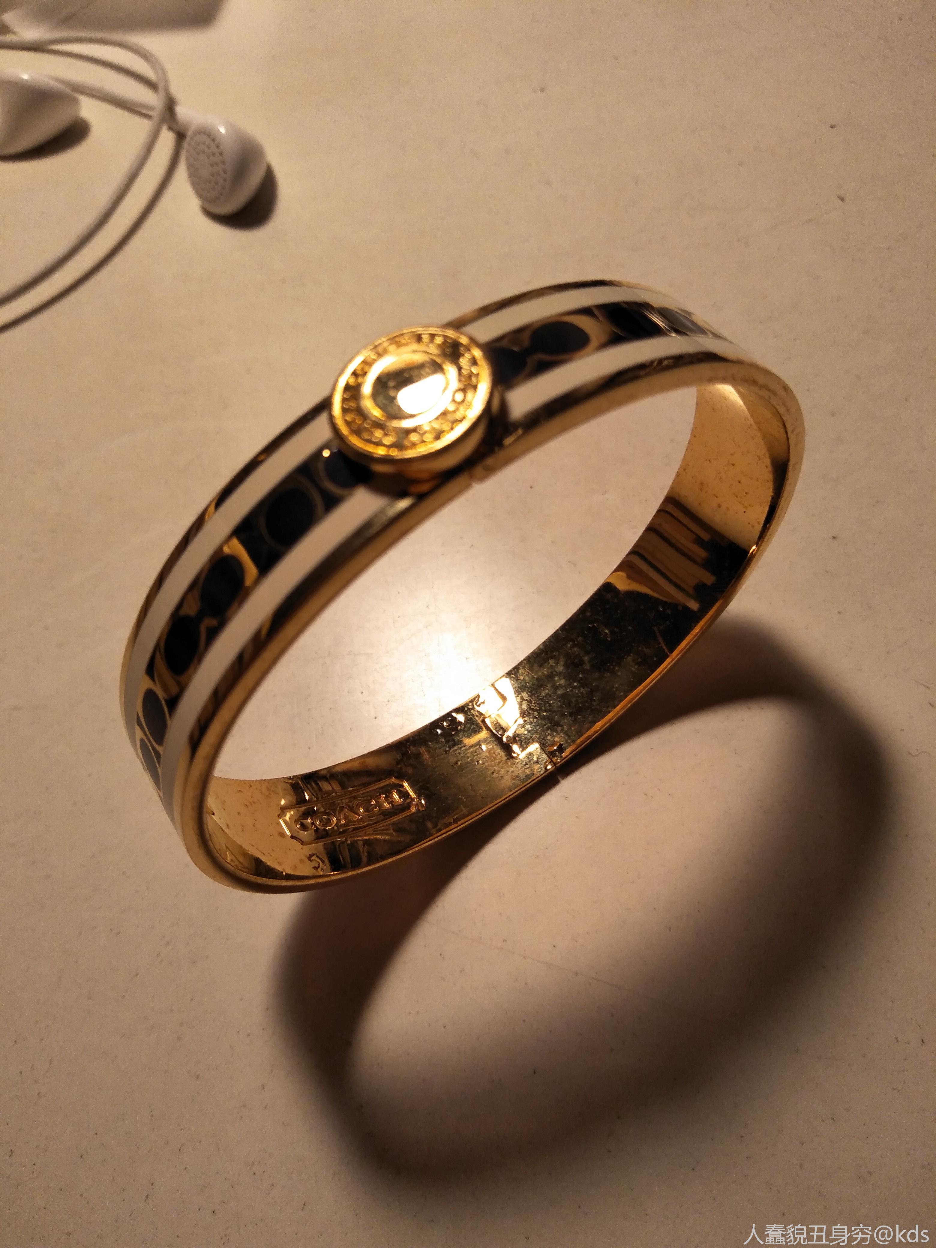 我的第一个所谓名牌的东西是 coach,有人和我一样吗?