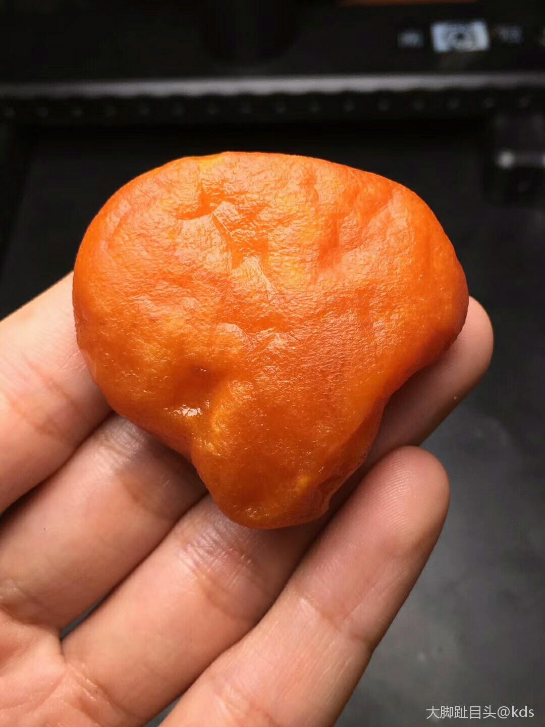 收了块乌料蜜蜡,怎么样?不懂,求问.