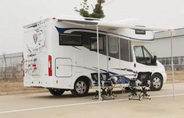 江铃福特全顺C型房车3床6卧出行