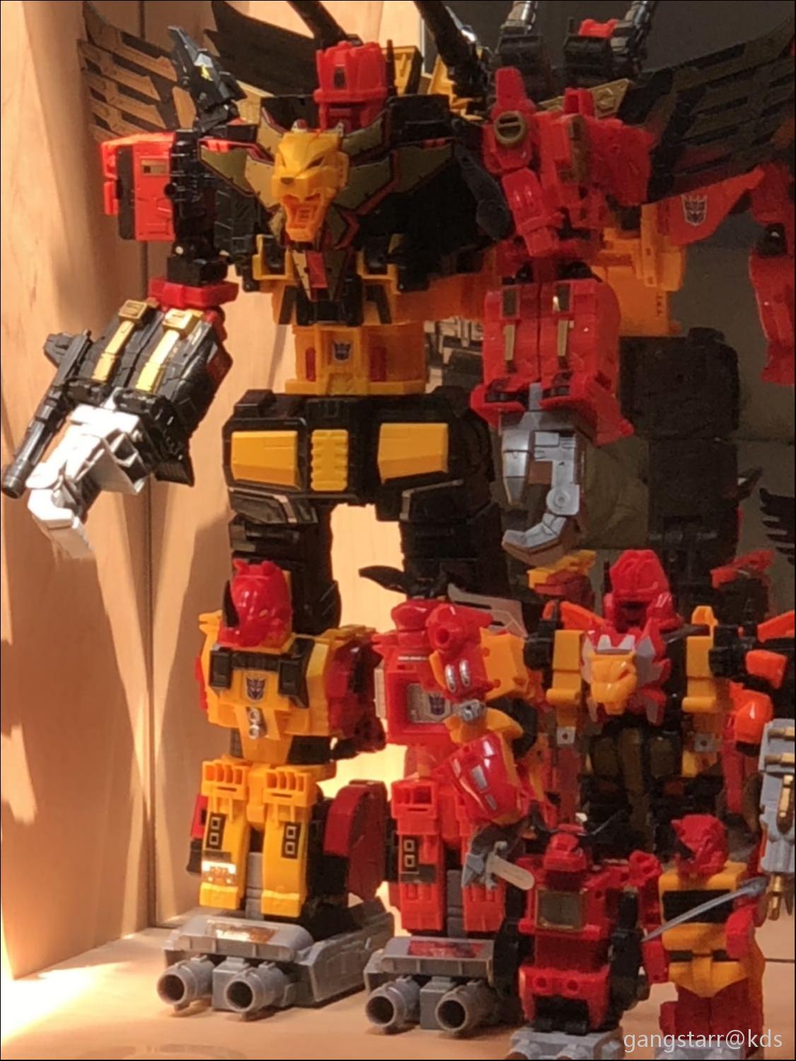 大力神应该算是变形金刚里最经典的组合体吧