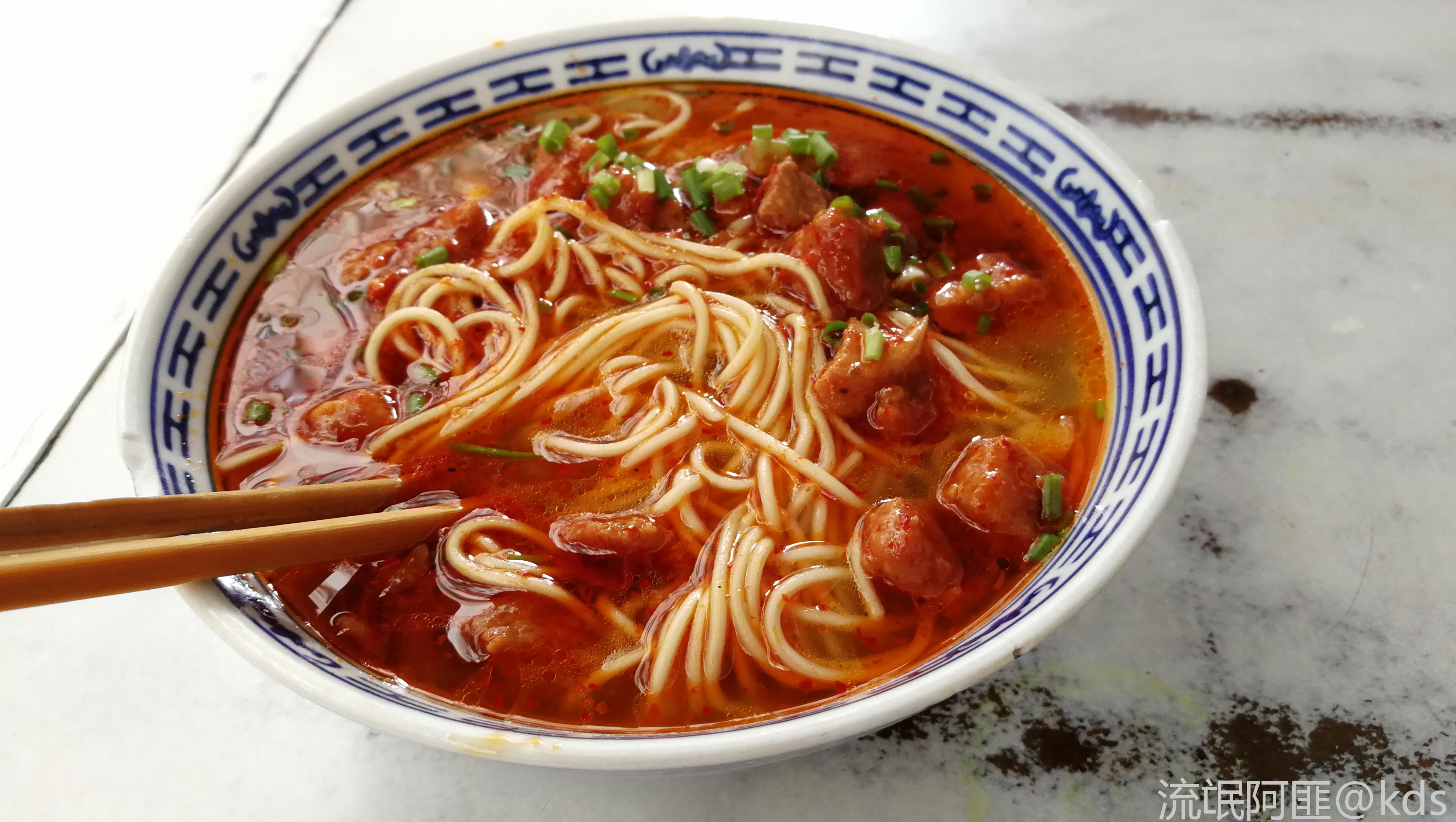这碗辣肉面在市中心绝对是良心价啊!