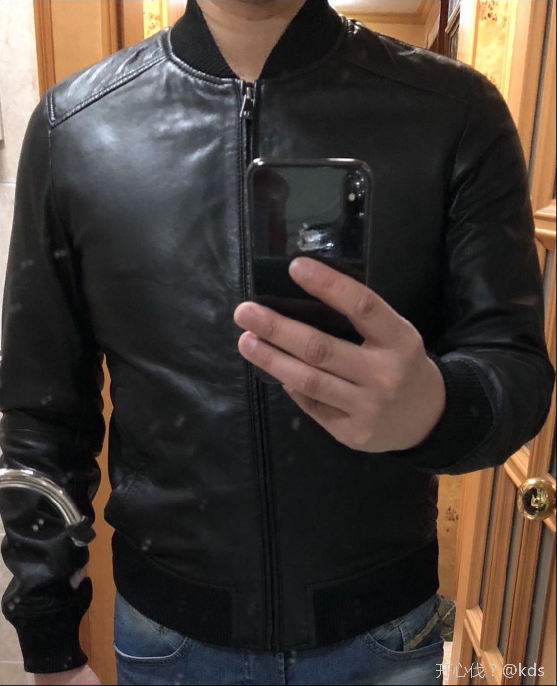 这件trussardi打折只要一千多块,虽然紧了点,还是踏便宜了