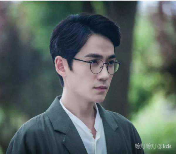 居老师朱一龙维萨突然火了。毫无道理。