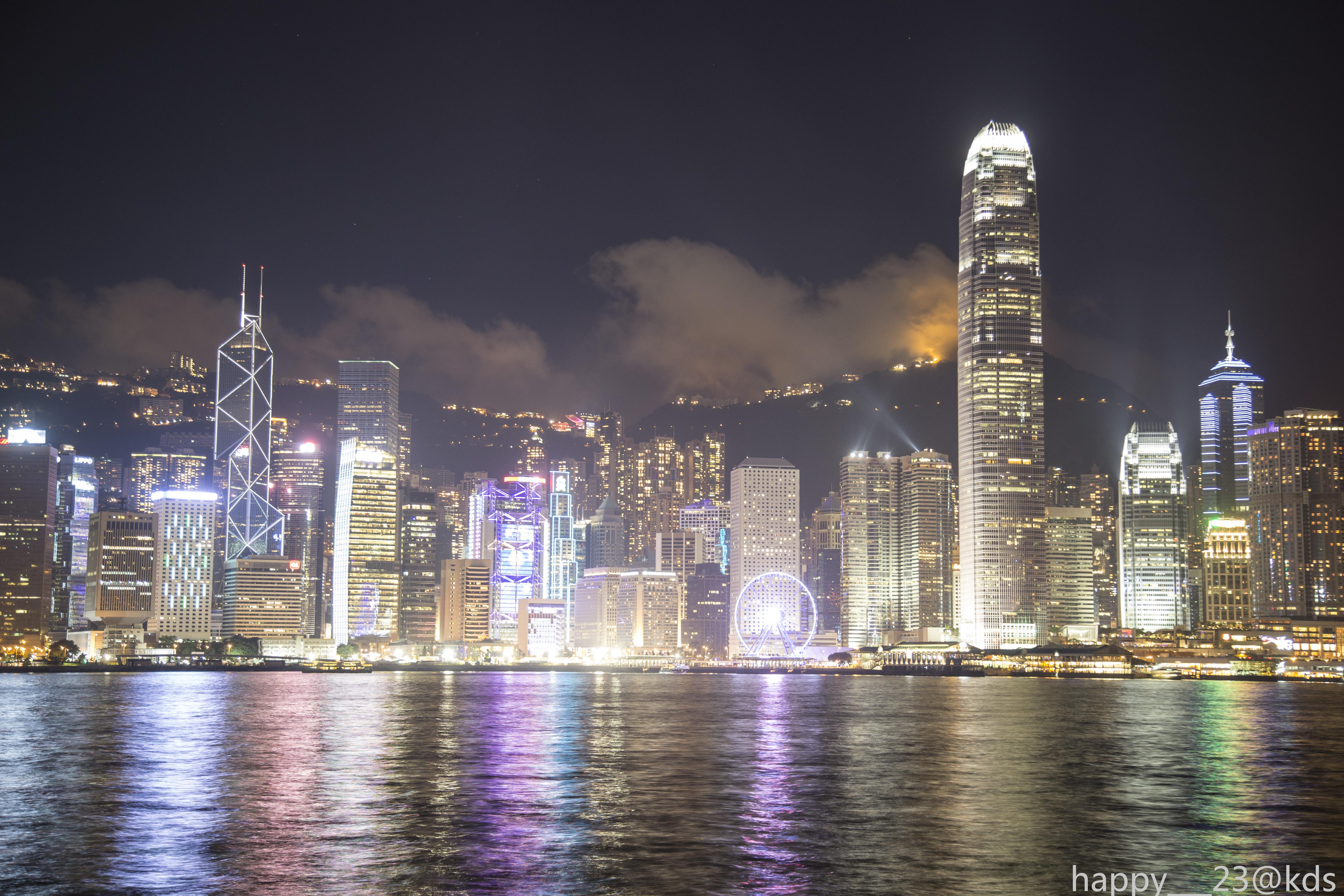 香港维多利亚港和上海陆家嘴哪个城市天际线更好看