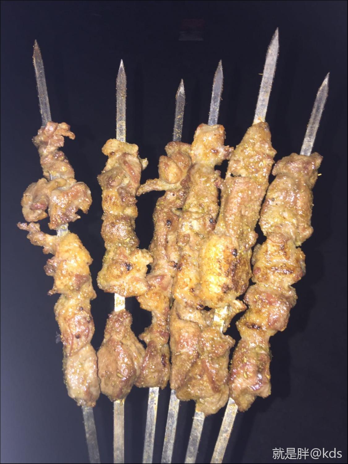这里的羊肉串绝对嗲