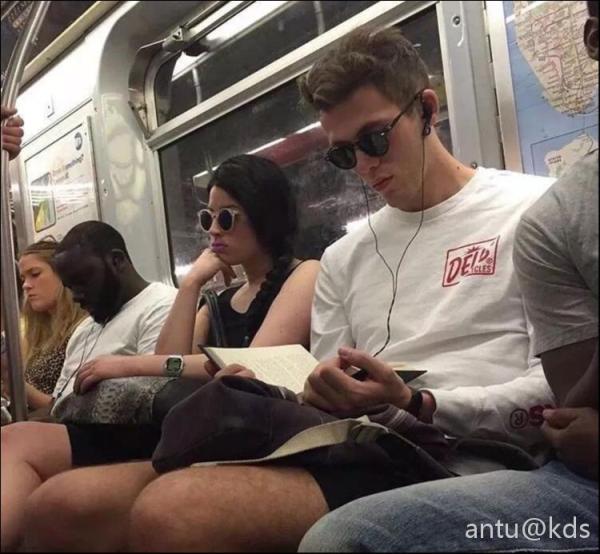 老外为什么都那么喜欢看书啊?