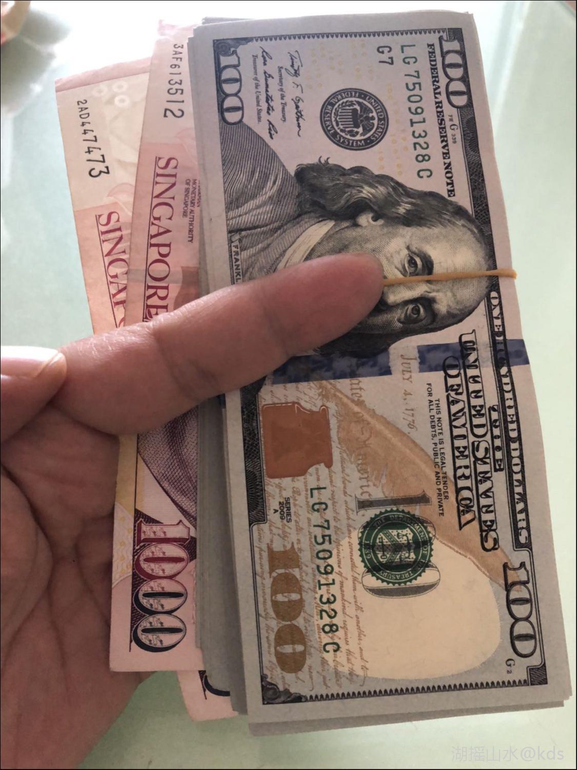 今天去银行预约换美刀了.